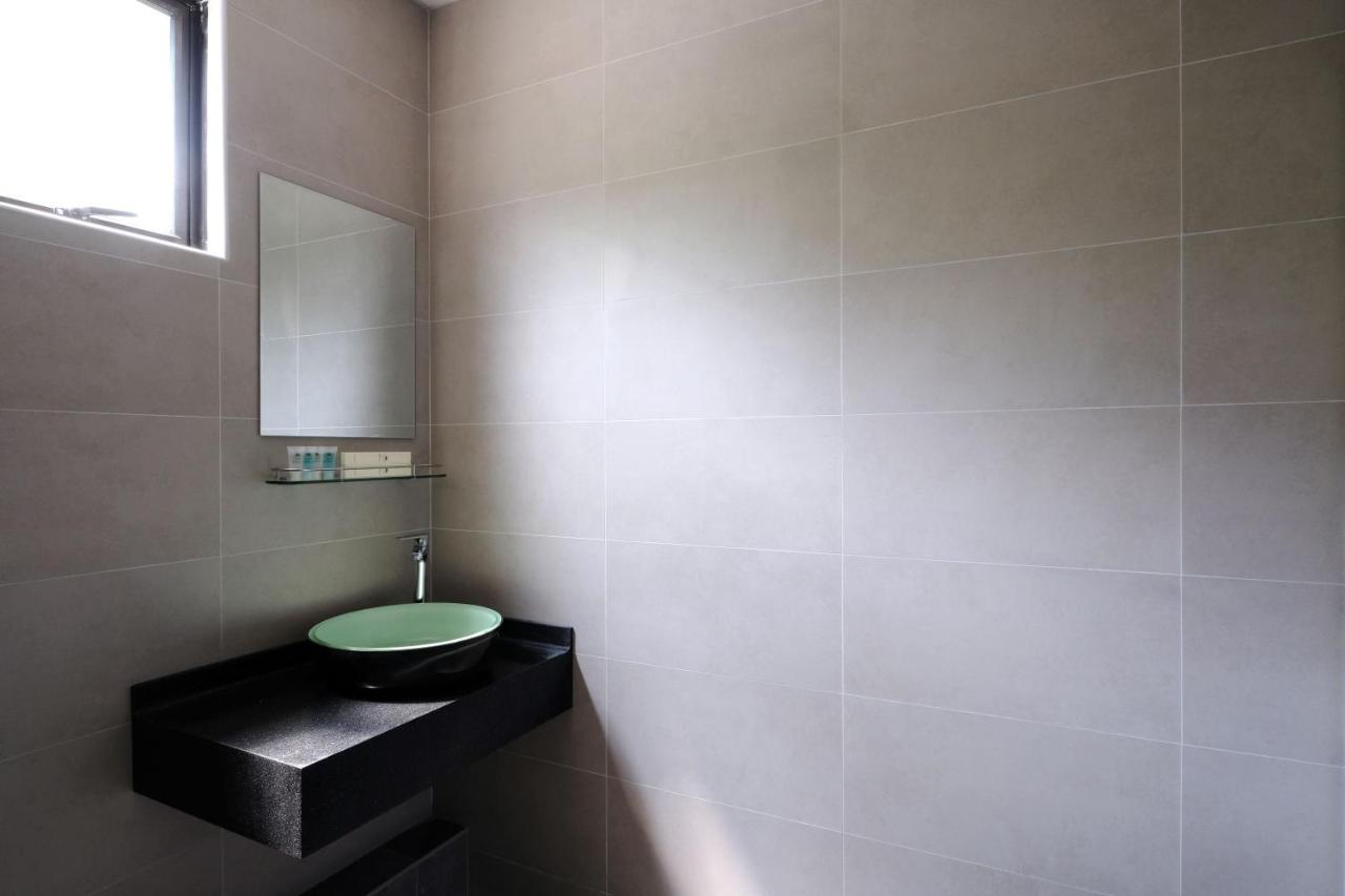 Q Loft Hotels At Bedok Singapore Esterno foto